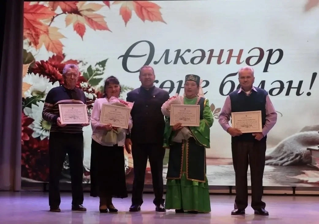🌺 В районе поздравили ветеранов с Днём старшего поколения