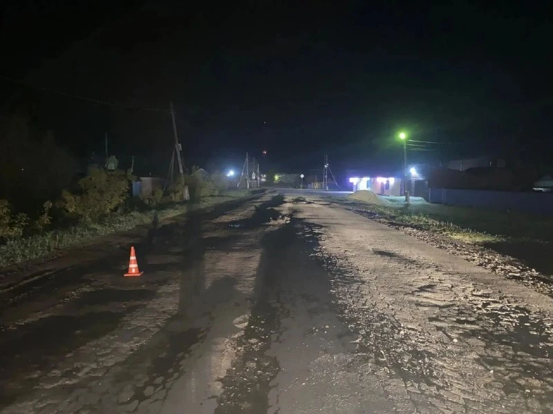 В Омской области подросток на питбайке сбил девушку и скрылся.