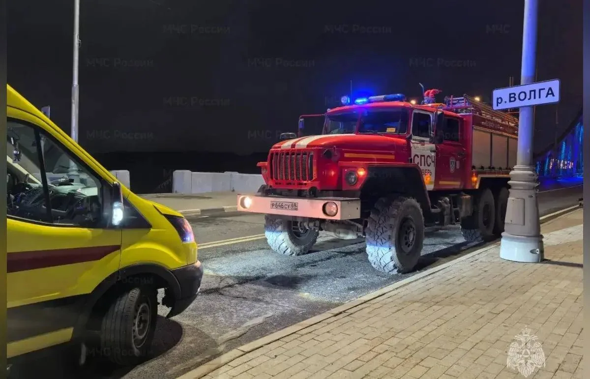 🌊 Ночью в центре Твери из Волги спасли женщину