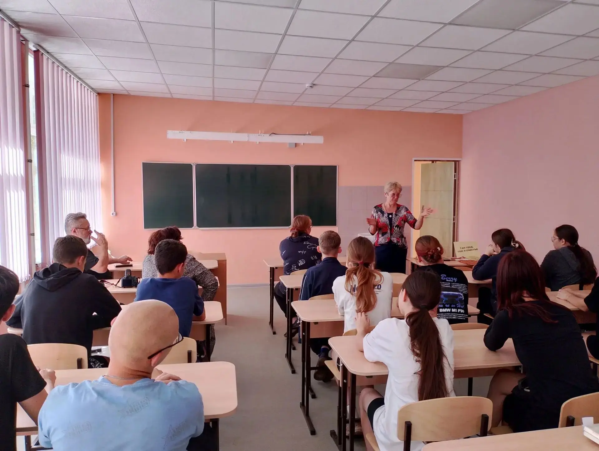 📌Очередная «Встреча поколений», организованная районной ветеранской организацией, прошла в МБОУ - Х