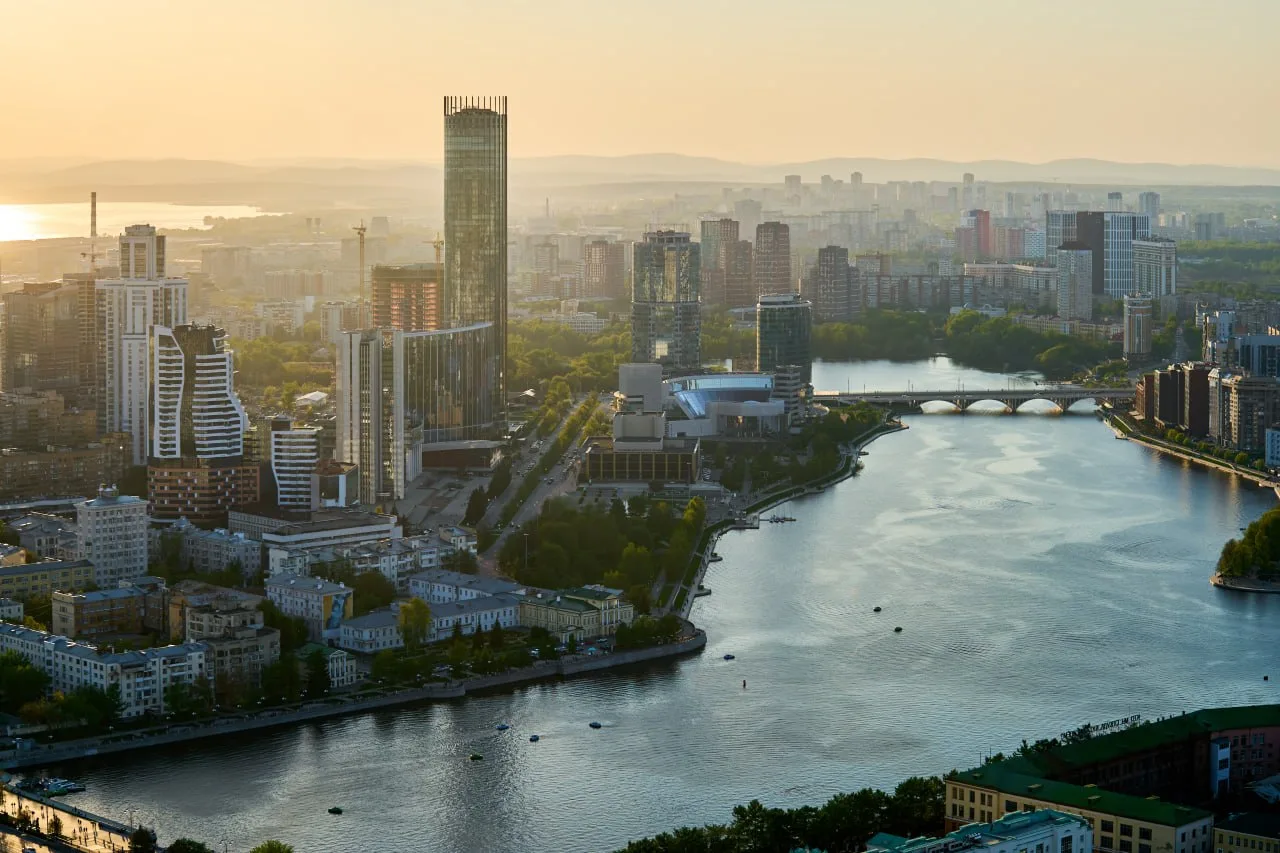 Как почувствовать Екатеринбург? Можно полюбоваться штаб-квартирой РМК: из-за необычной ...