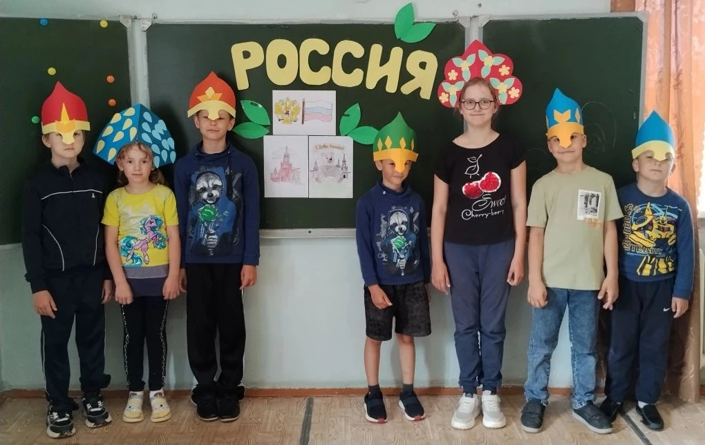 🇷🇺В преддверии одного из главных государственных праздников — Дня России — воспитанники пришкольно