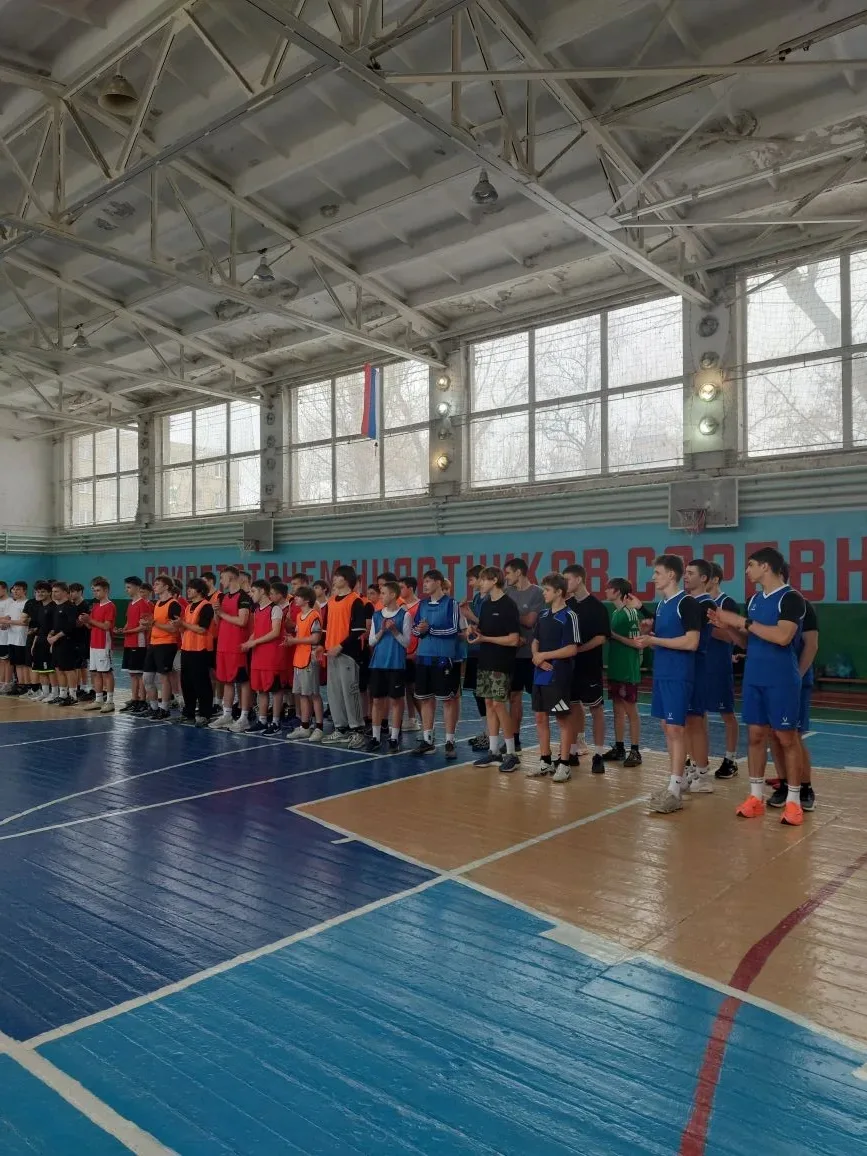 ⛹️🏋️🏆🥈Команда юношей школы №11 приняла участие в городских соревнованиях «А-ну-ка парни» и заняла 2 