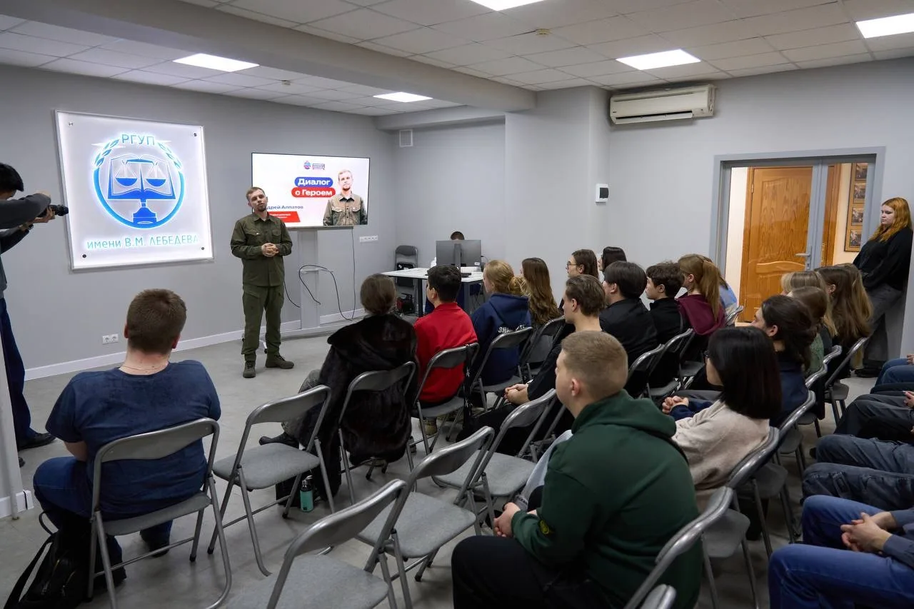 ДИАЛОГ С ГЕРОЕМ  В Университете в преддверии Дня защитника Отечества состоялась встреча в формате от