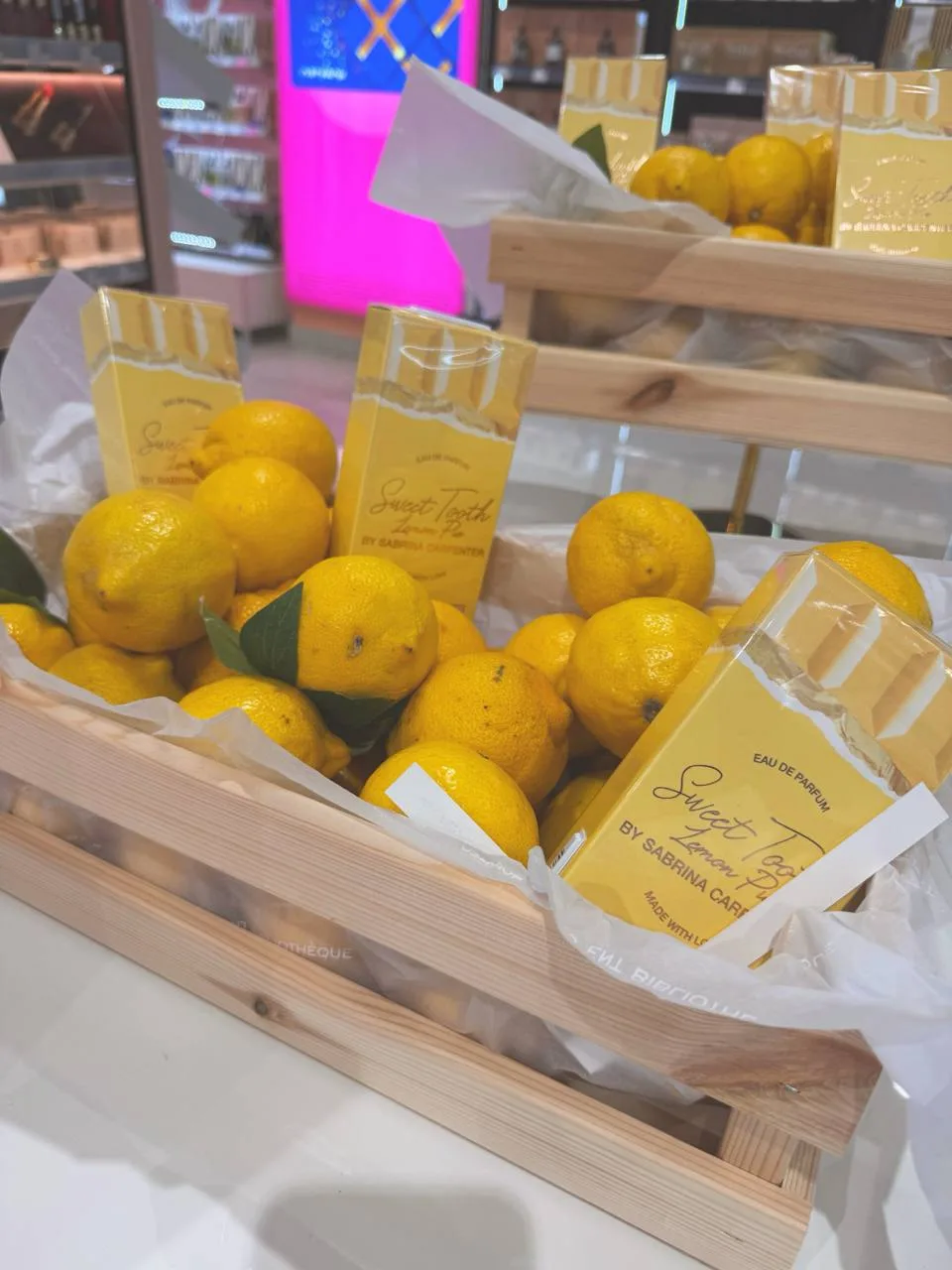 Сегодня старт продаж нового аромата Limon Pie Sabrina Carpenter 😍 во всех магазинах Лэ...