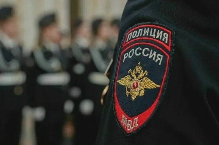 За удар полицейского орловчанка получила штраф и исправработы