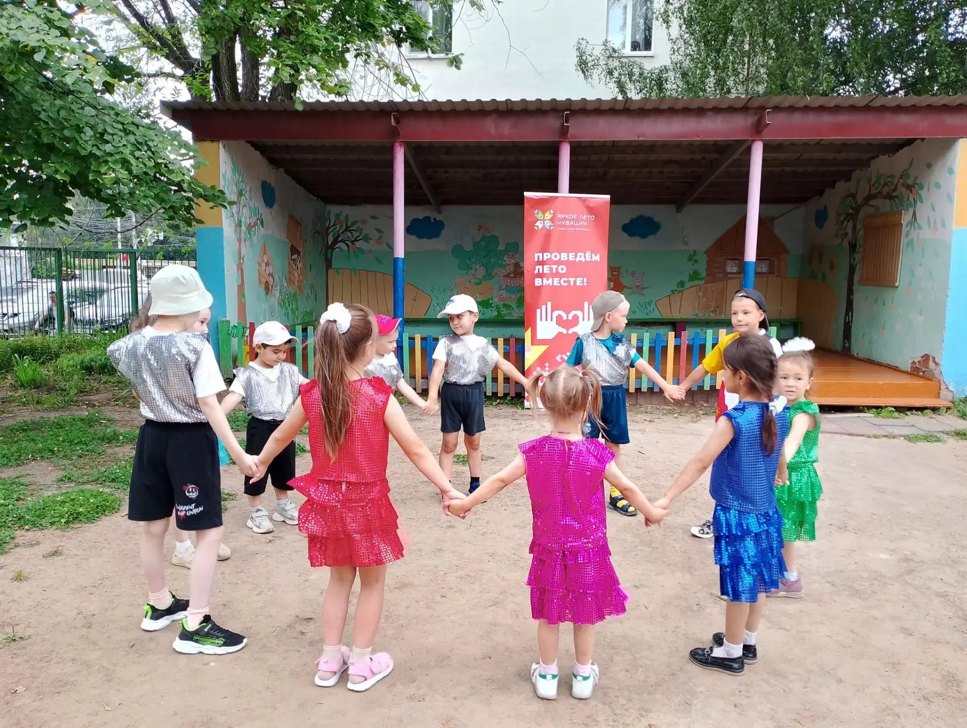 Ритмы счастливого детства: прошёл День танцев! 🎶👯‍♂️

Этим летом у ребят нет времени скучать! Прое