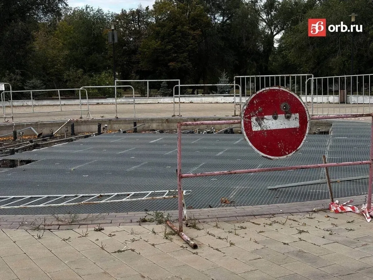 ⛲️ Парковый фонтан в центре Оренбурга до сих пор не работает после наезда коммунальной ...