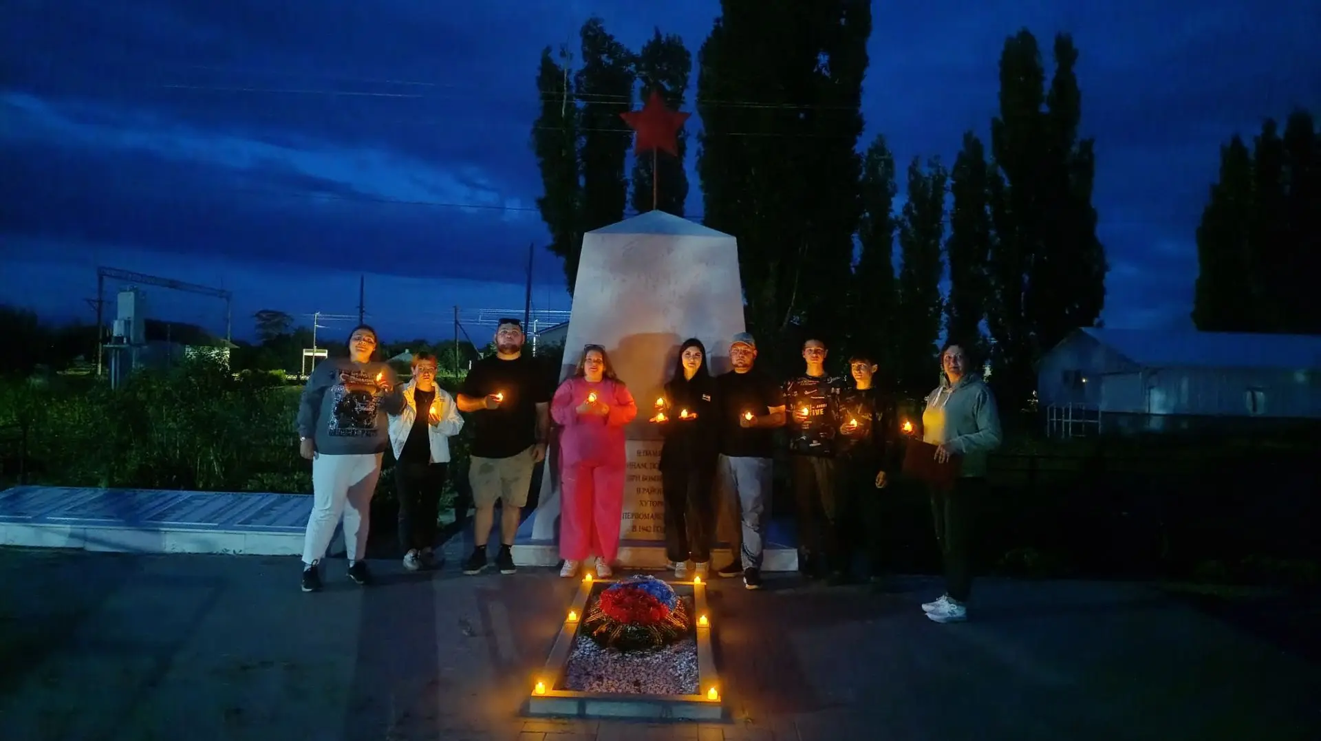 21.06.2026г. в х. Первомайском у памятника состоялся митинг «Свеча памяти».  В этот вечер жители хут