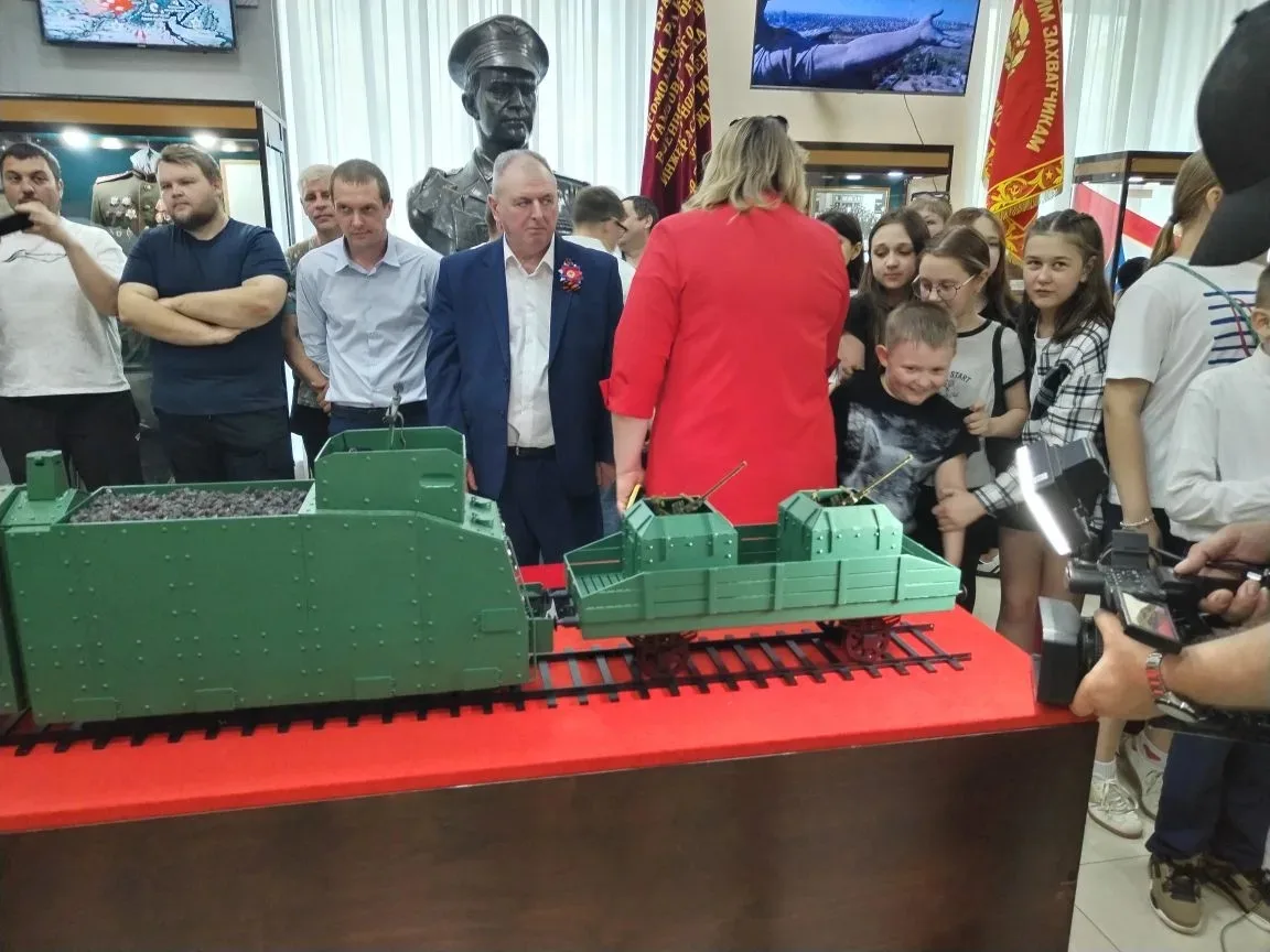 🚩 В преддверии Дня Победы  ученики 5а класса посетили музейно-выставочный комплекс, где подгрузились
