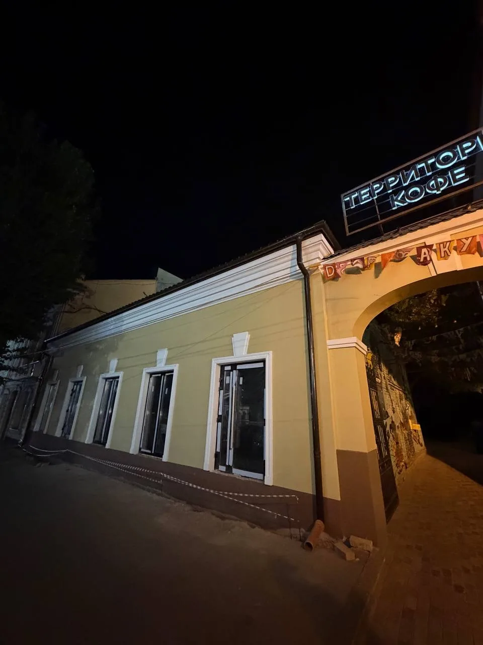 Вторую часть дома Вакурова освободили от строительных лесов. Теперь они в едином стиле