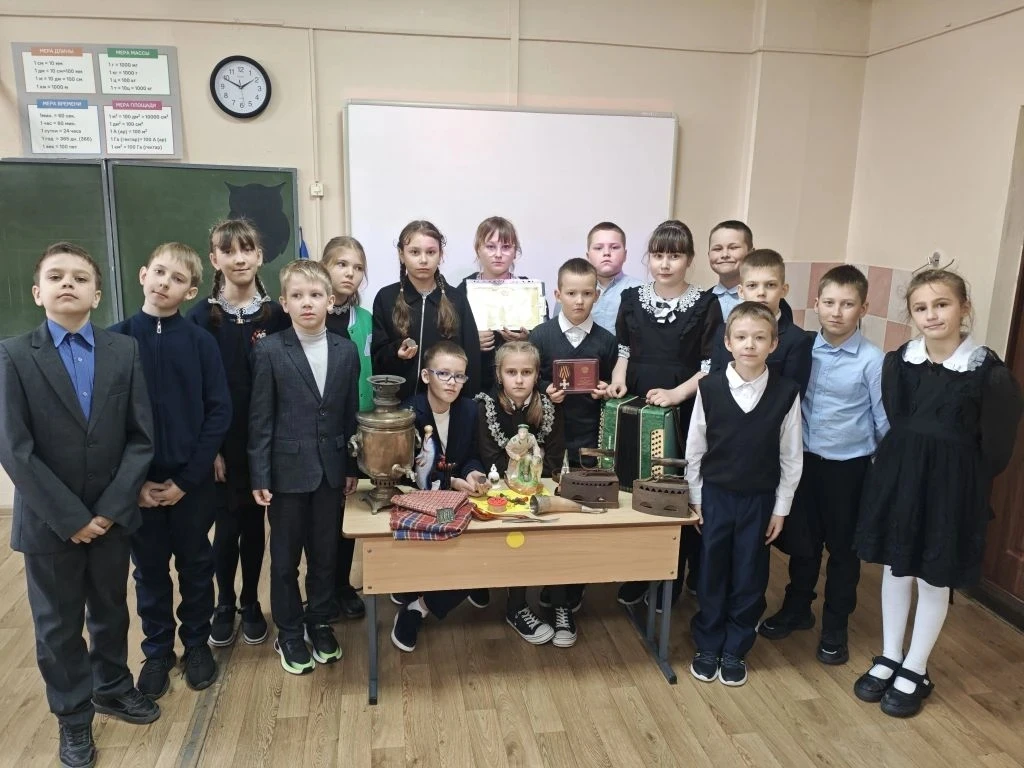 ✅ Семейные реликвии   Старинные вещи  Минувших эпох Как дороги сердцу  Семейных родов! В них связь п