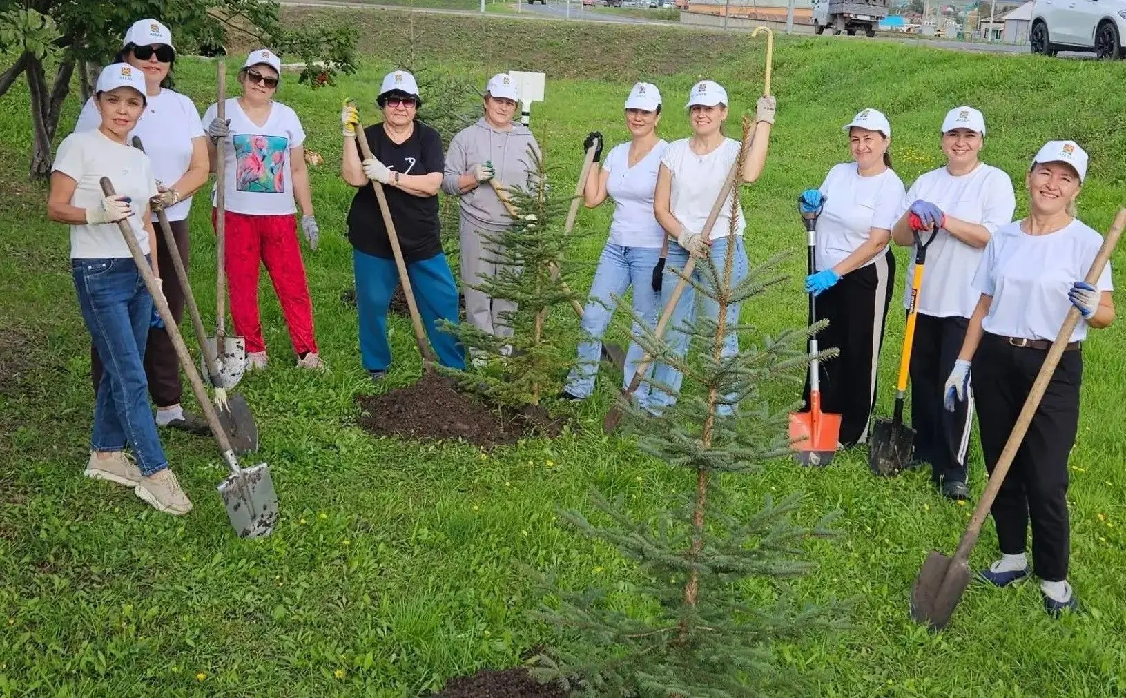 🌲 В Апастовском районе отметили наступающий День финансиста экологическим субботником