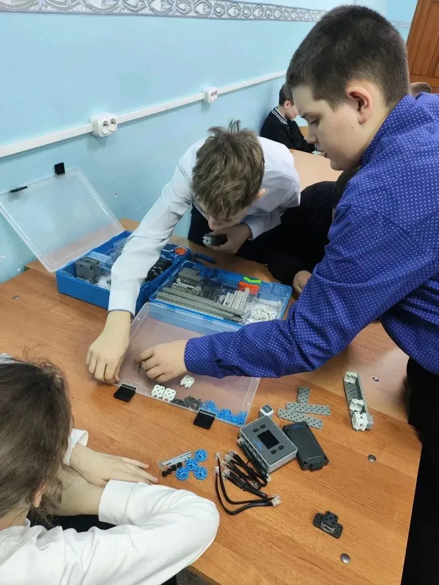 #СШ12_ДеньНауки #СШ12_НашиДетиЛучшие   🦉🚀 Территория открытий: как прошел наш День науки и техники! 