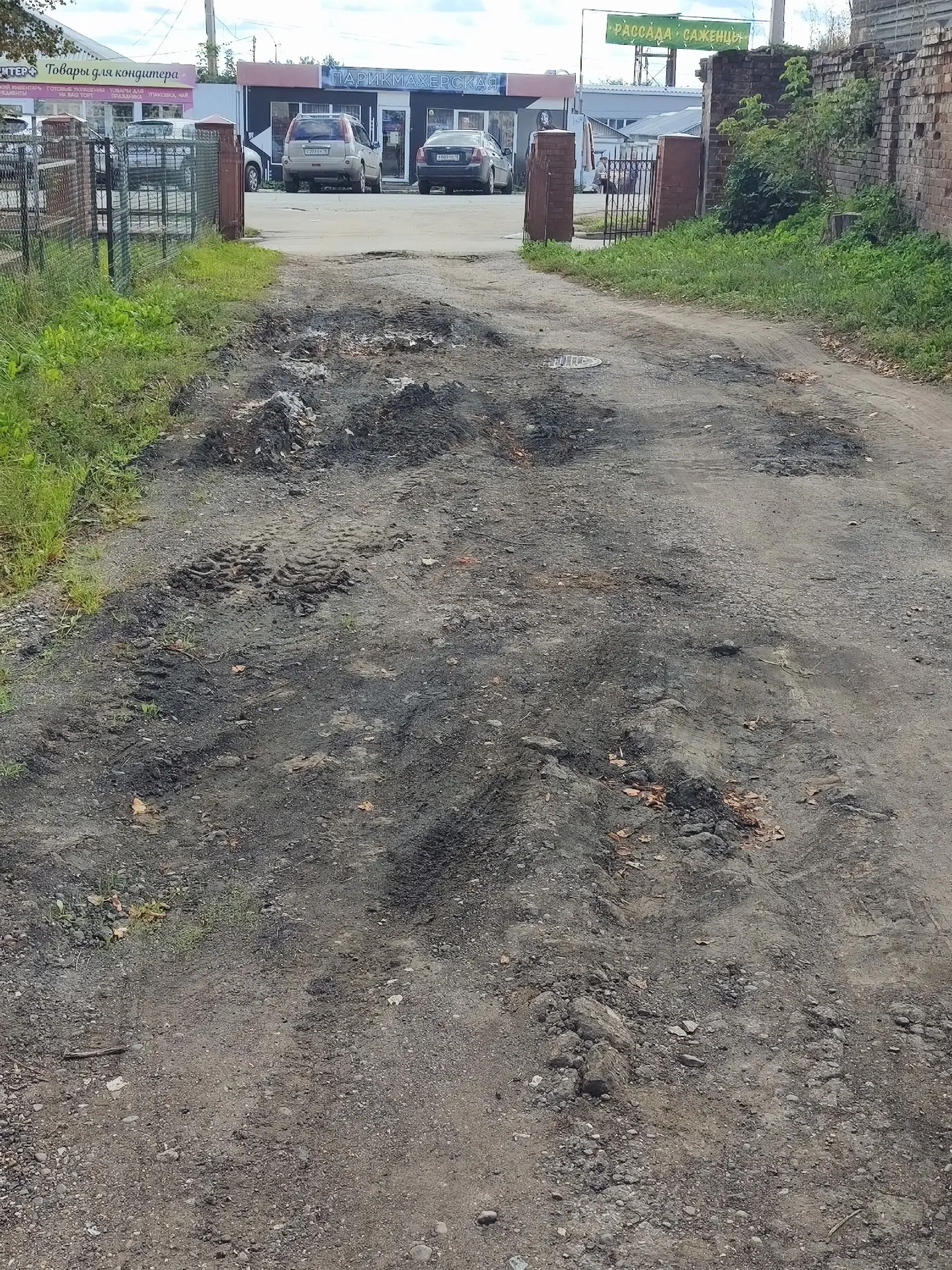 Уже неделю не вывозится мусор по улице Гагарина 22, звонил диспетчеру объясняют тем что...