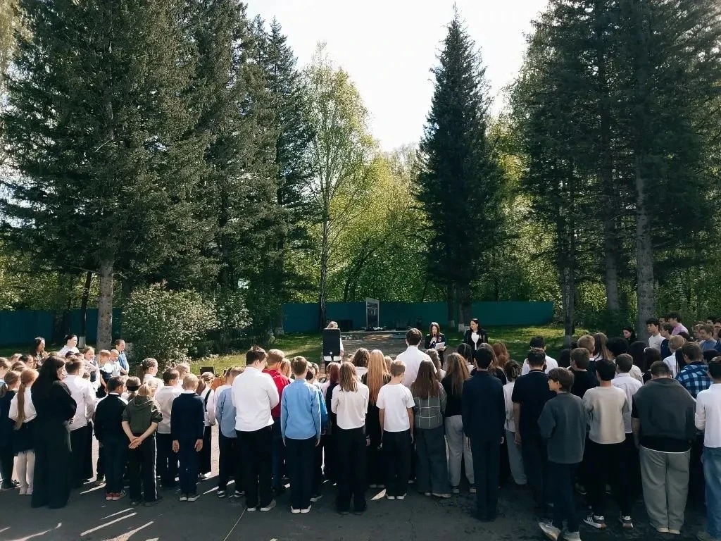 Сегодня в МБОУ «Соузгинская СОШ» прошёл торжественный митинг, посвящённый автопробегу в честь Дня По