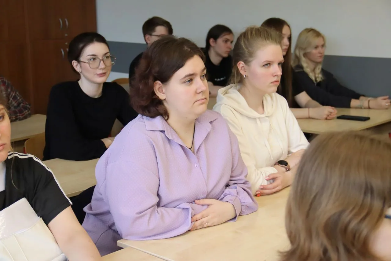 Факультет на связи 📦⭐  Студенты и преподаватели ФИЯ собрали и отправили новую партию помощи нашим за