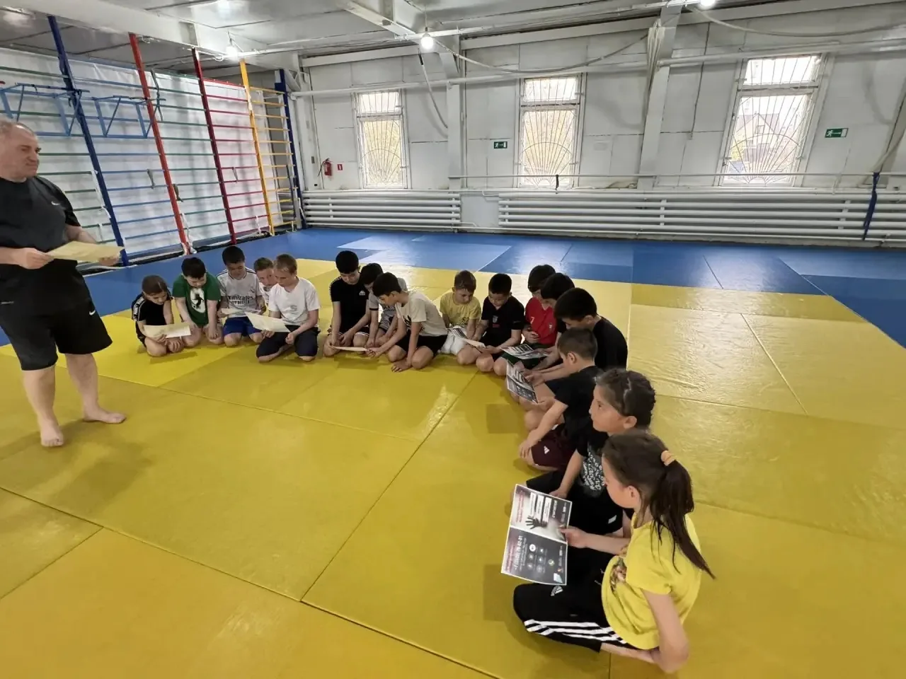 📢 В нашей спортшколе прошла профилактическая акция «Сообщи, где торгуют смертью»! 💪