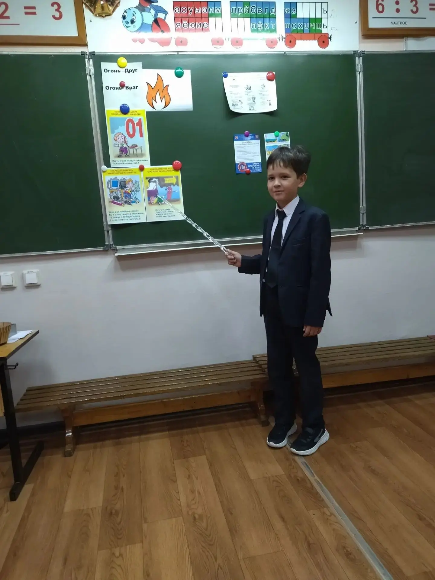В 3Б прошел классный час по  безопасности,приуроченный ко Дню  гражданской обороны РФ.У...