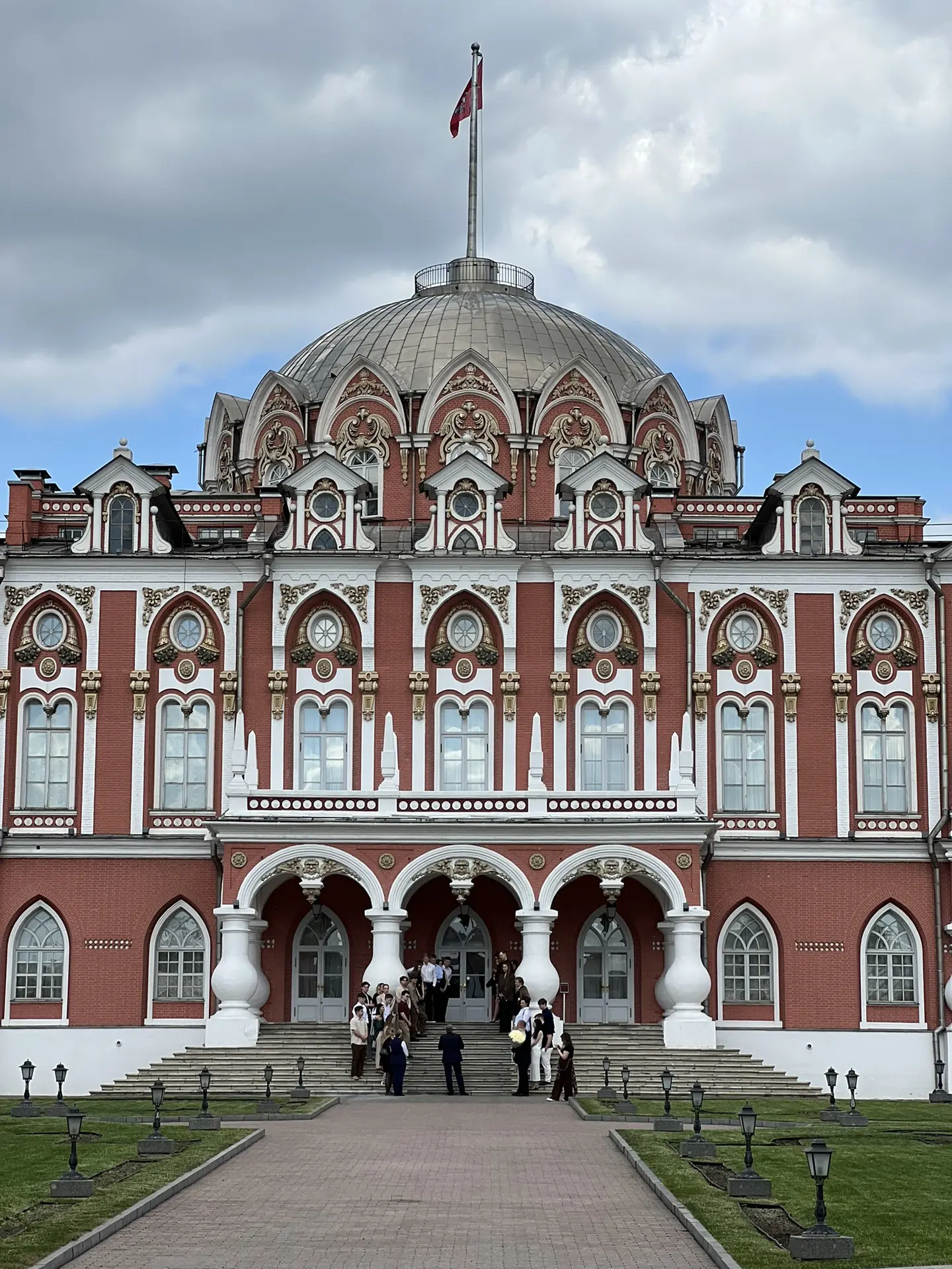 Если вам удобнее гулять вечером по Москве, мы поставили в расписание вечерние прогулки сегодня и зав