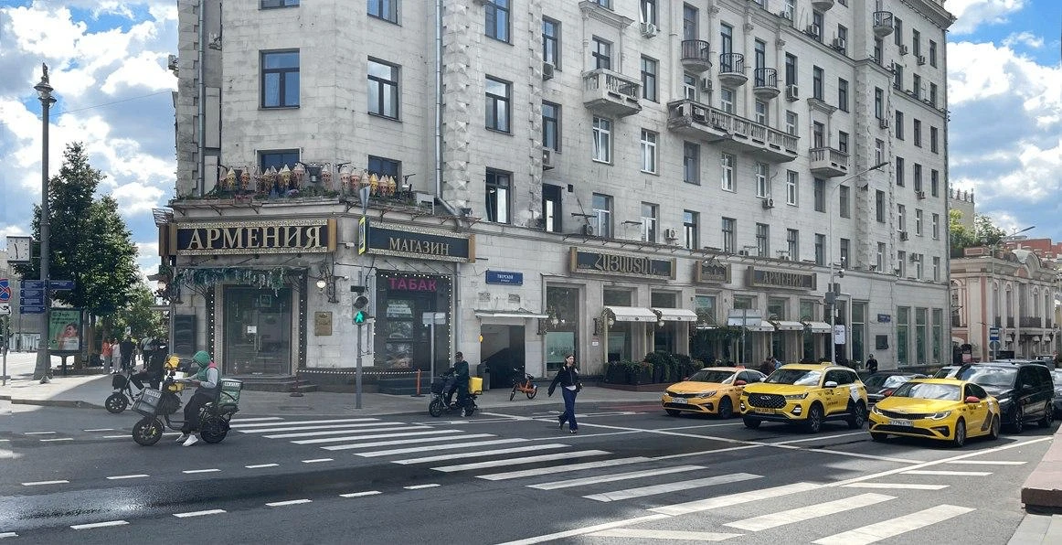 🙅‍♂️На Тверской закрывается культовый гастроном «Армения», который работал там с 1952 ...