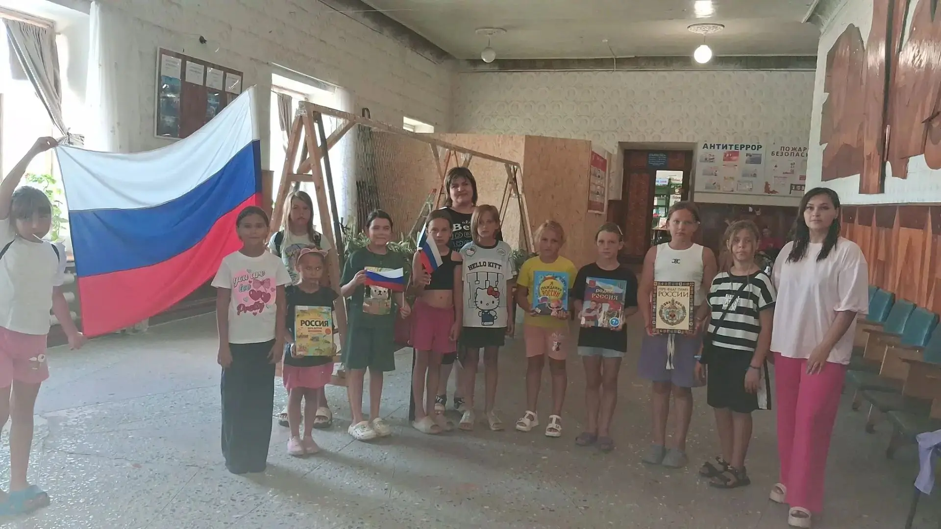 Флаг России- один из официальных государственных символов Российской Федерации наряду с...