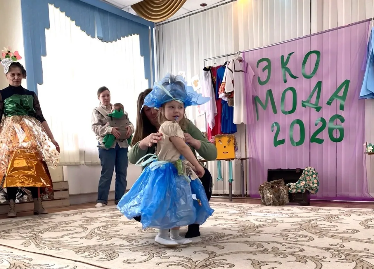 Эко-мода в корпусе №9: как из «мусора» рождается искусство!  🎉 Прошёл яркий экологический праздник —
