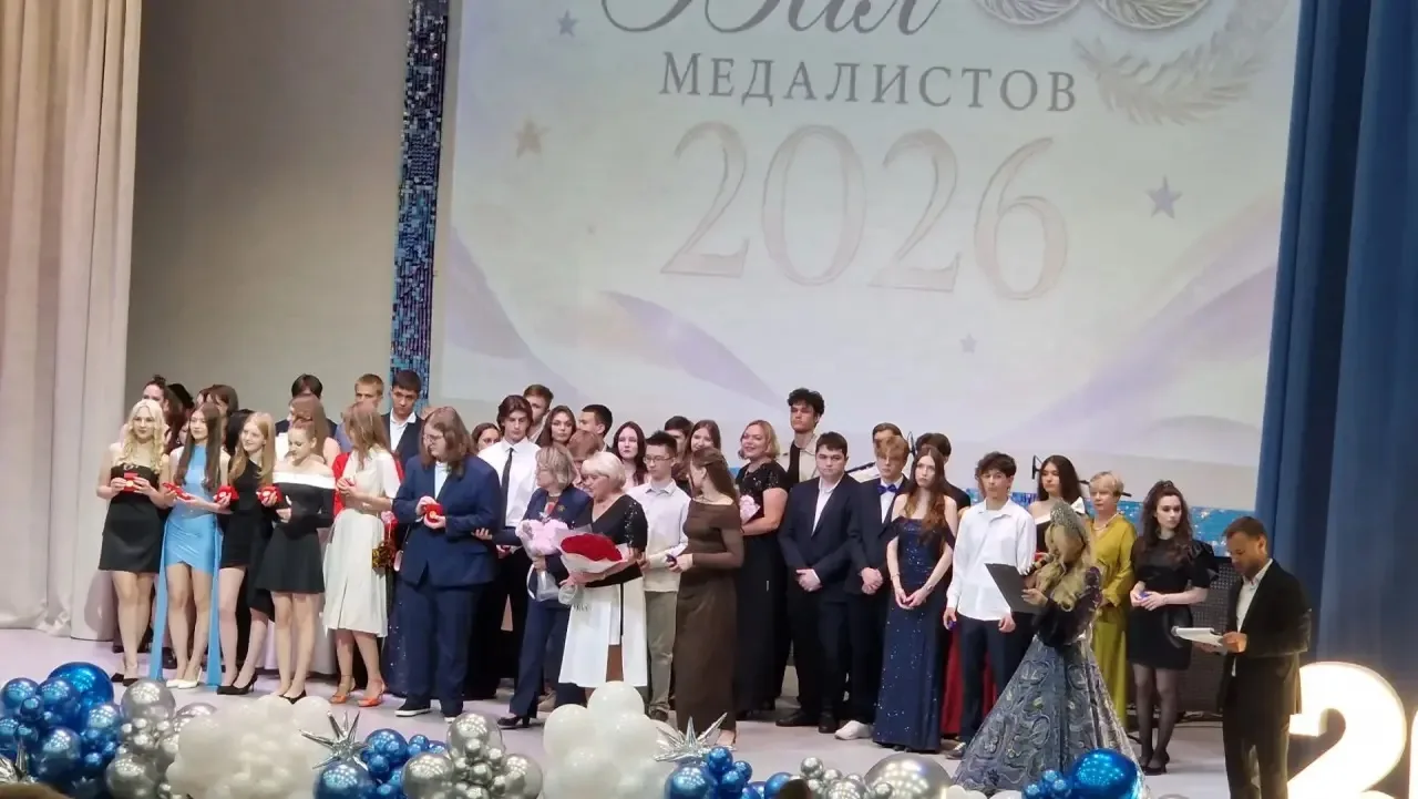 Этот учебный год завершился и мы поздравляем наших медалистов! В этом году 8 выпускников получили зо