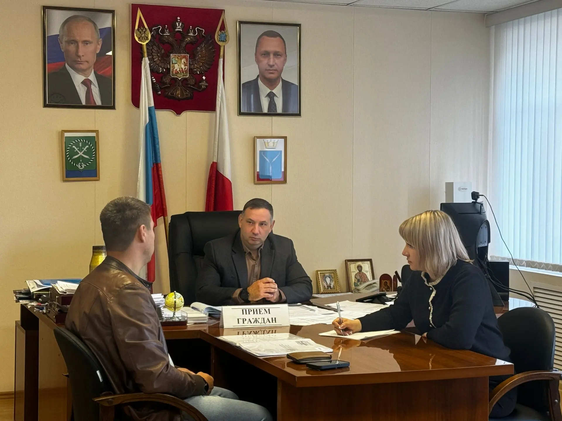 Сегодня глава Ртищевского муниципального района Александр Жуковский провёл приём гражда...