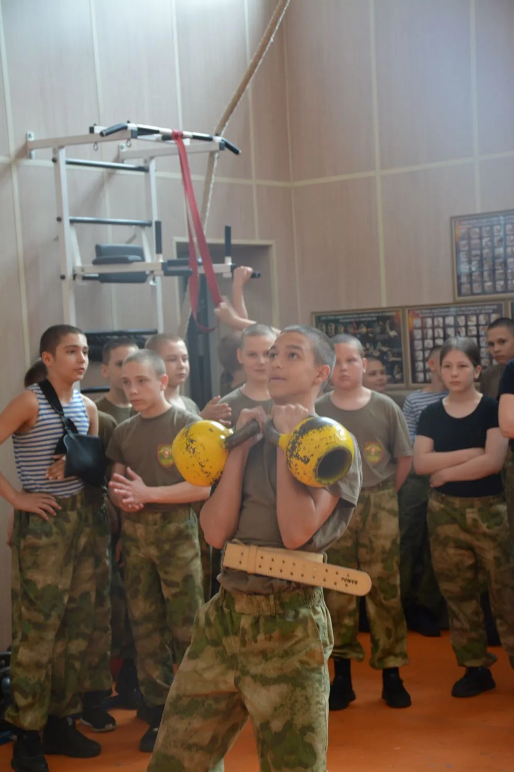 В этот же день, 9 мая, в Ногинском кадетском корпусе имени Героя Советского Союза Б. В. Громова прош