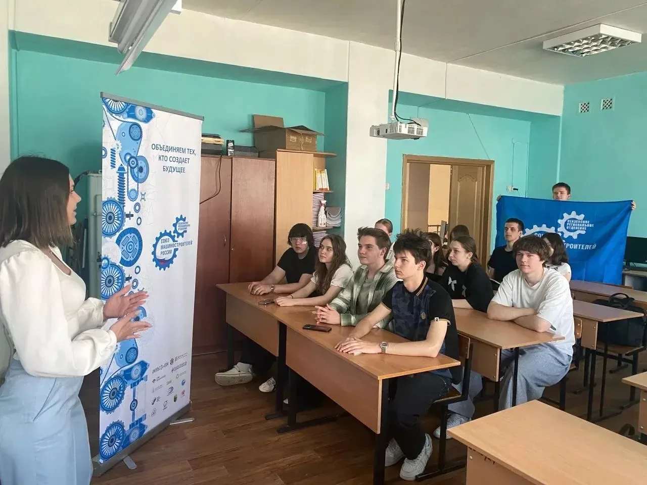 Это правильный выбор! 💯  В учебном комплексе информационных технологий ИТ-колледжа продолжается реал