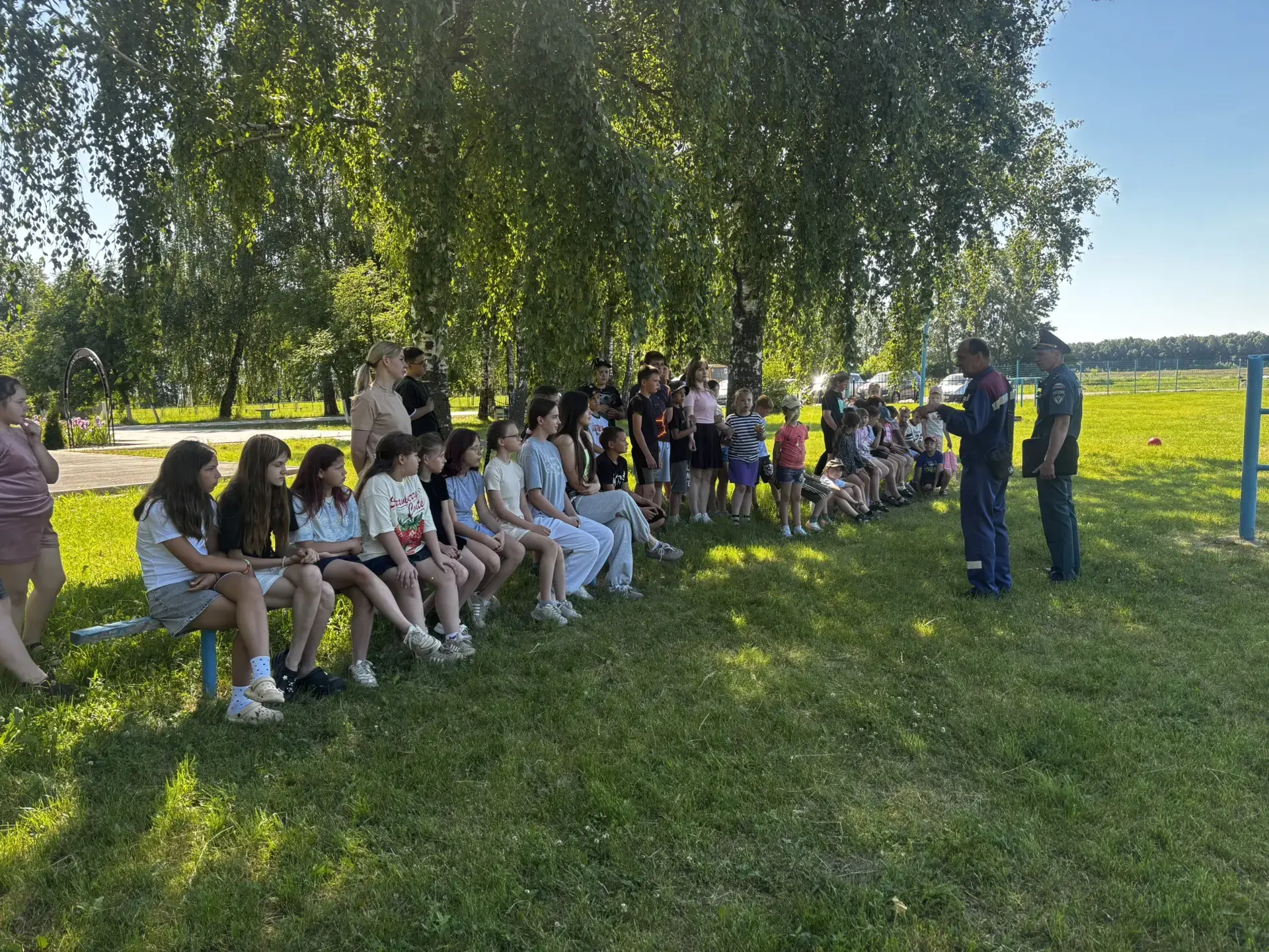 🌞Летние каникулы в школьном лагере проходят полезного и интересного !
🚒 К ребятам в гости заглянул