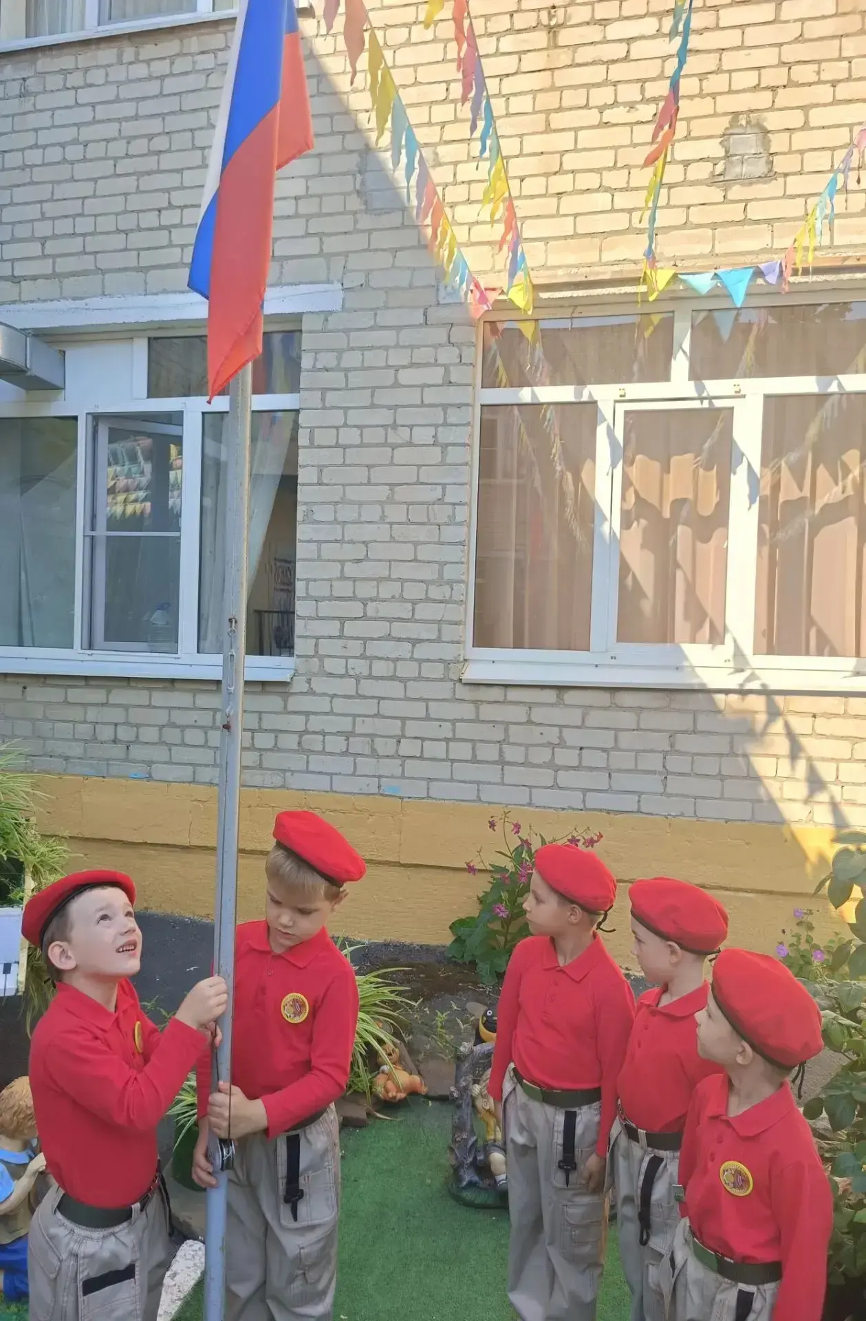 В преддверии Дня Государственного флага Российской Федерации🇷🇺 ребята детского сада и...