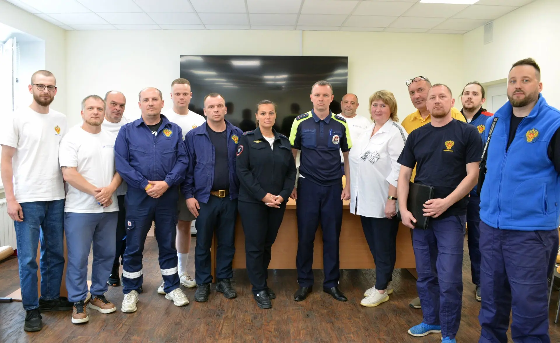 🚑 Водители скорой помощи МСЧ № 9 прошли профилактическую беседу с ГИБДД — к летнему сезону готовы!
