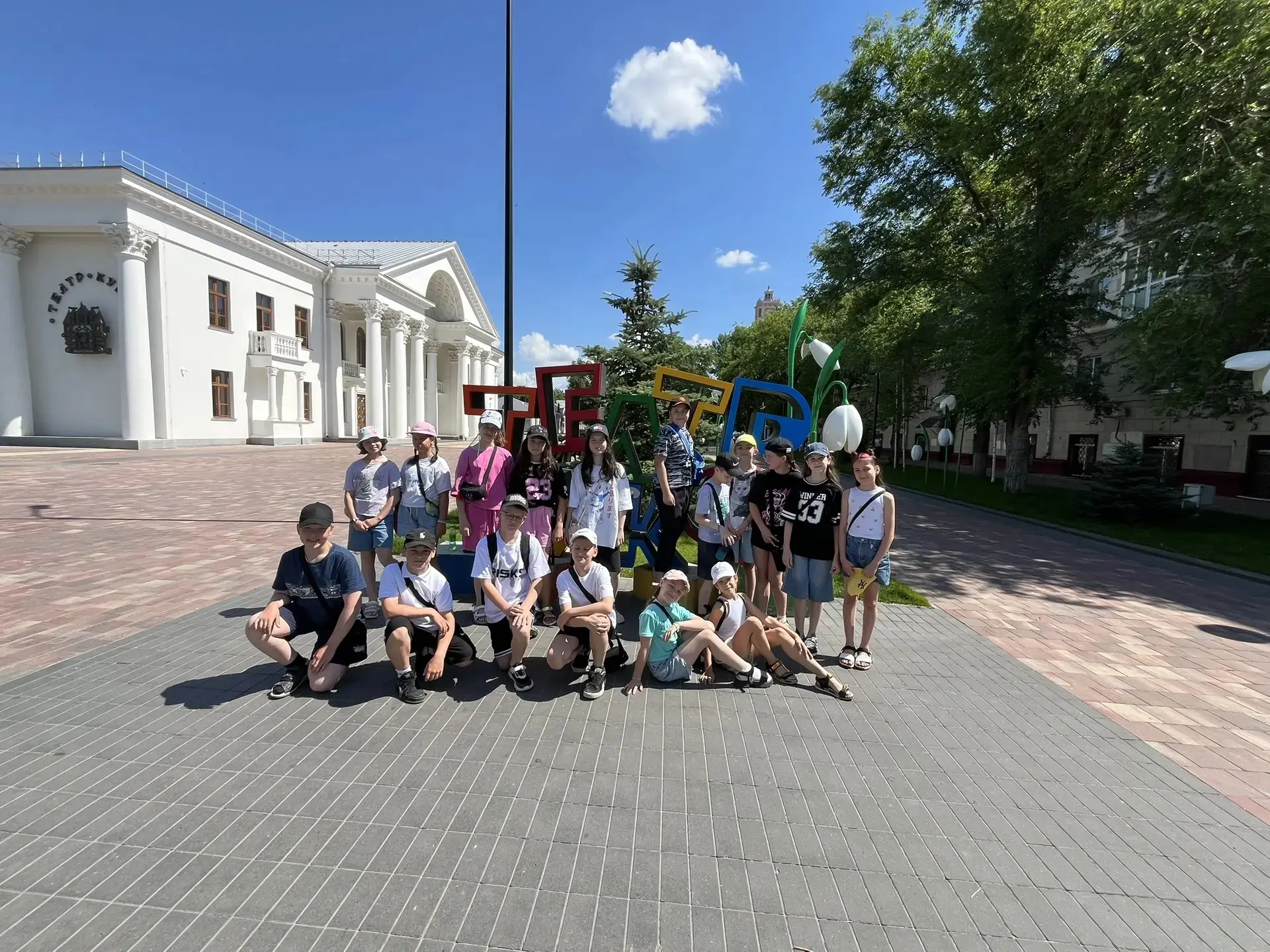 Друзья, делимся впечатлениями о 7 дне смены! ☀️

Мы организовали для ребят поход в кукольный театр. 