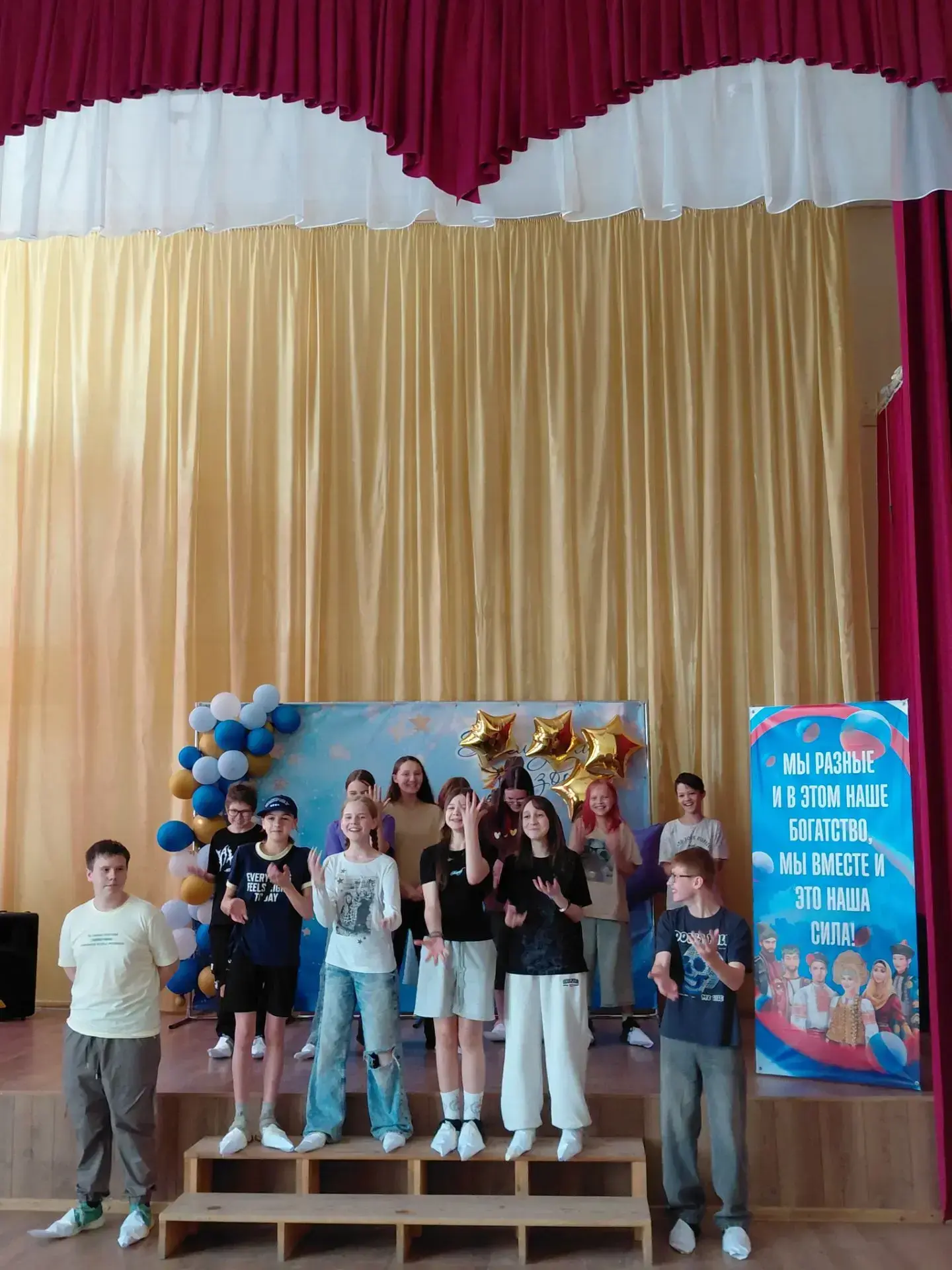 Битва хоров: музыка, творчество и море эмоций 💖🎶

17 июня в нашем лагере прошла захватывающая битв
