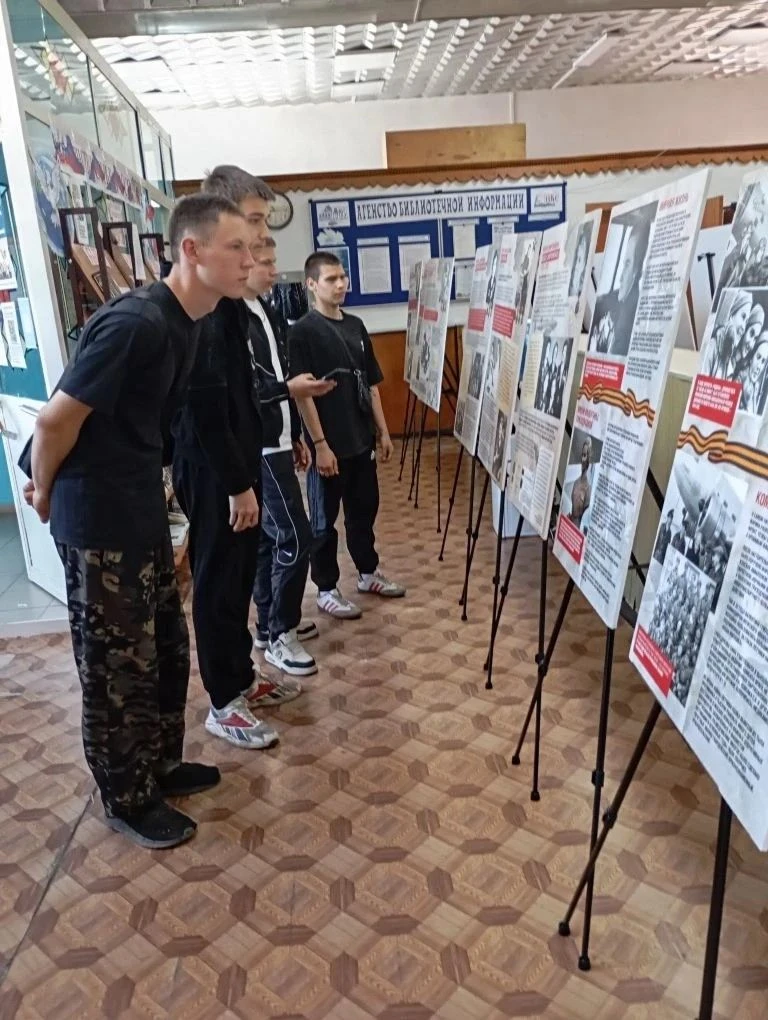 В центральной библиотеке открылась выставка «Женское лицо Победы», организованная Союзом женщин Росс