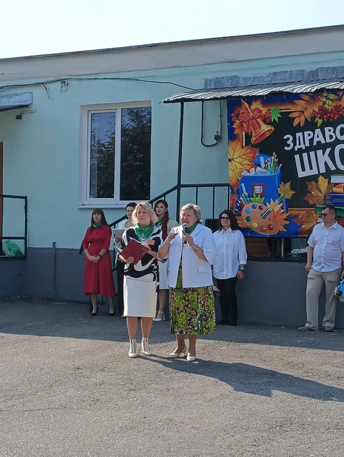 🍁1 сентября в нашей школе прошла торжественная линейка, посвящённая Дню знаний. Праздн...