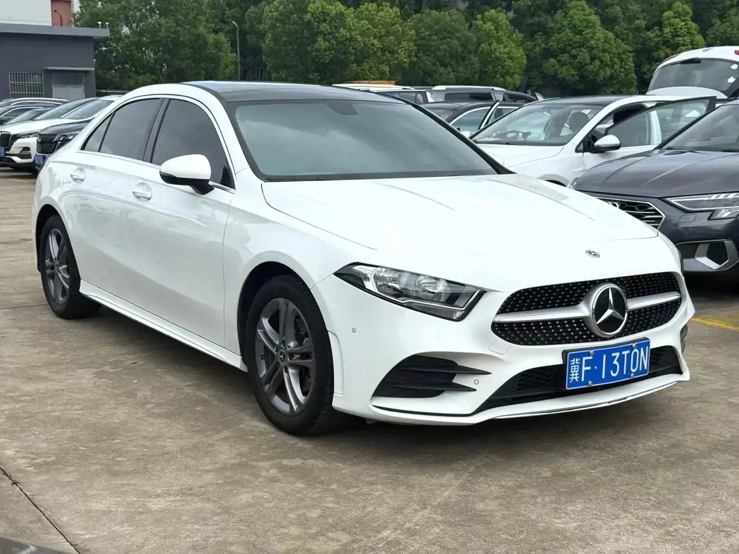 MERSEDES BENZ A180L