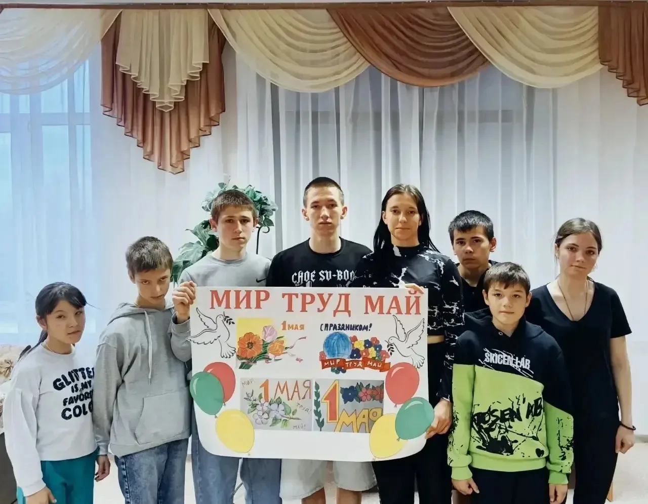 Для воспитанников КЦ «Янтарь»прошло познавательное мероприятие ко Дню Весны и Труда.
   В ходе мероп