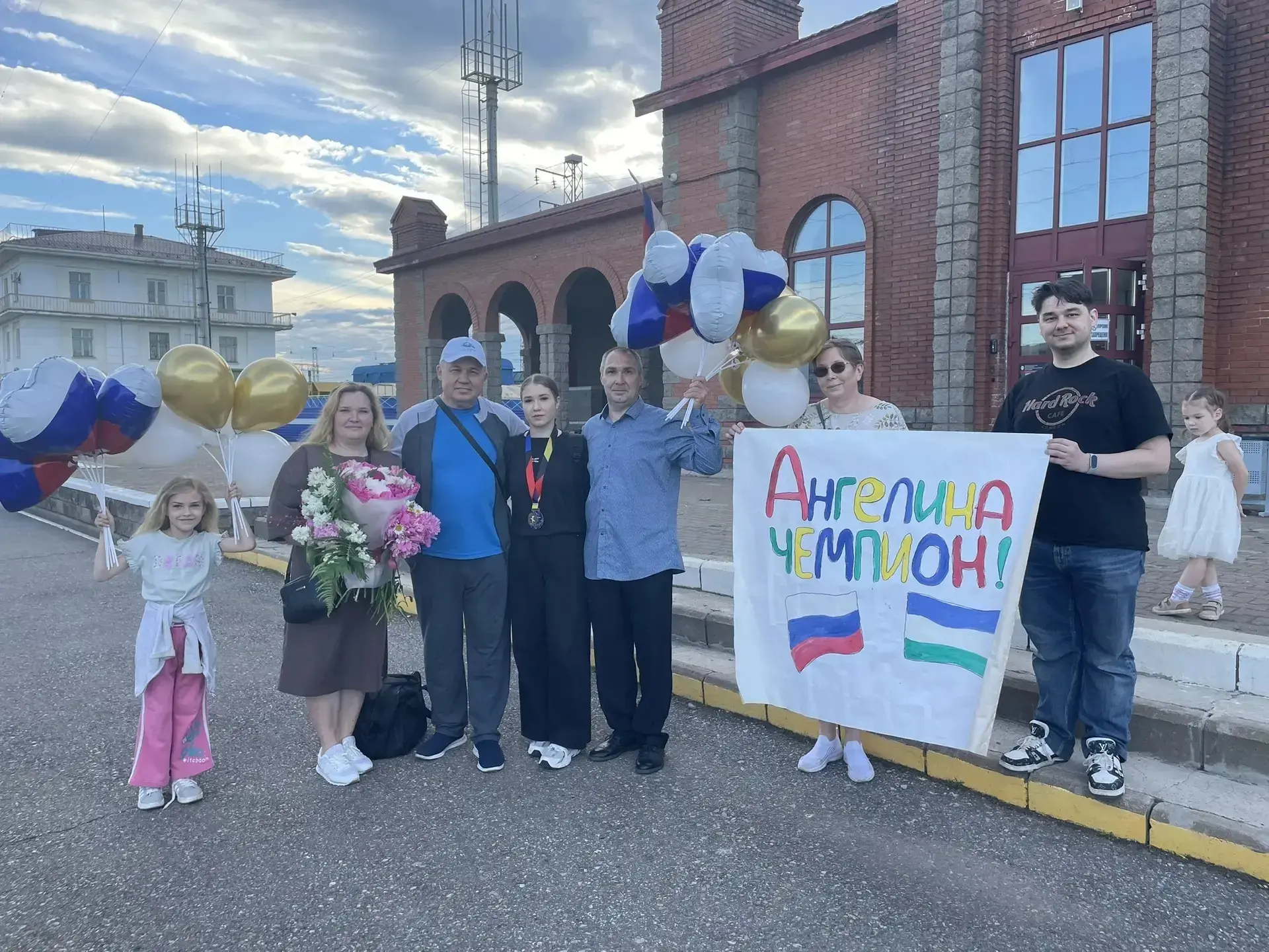 **🥇 Золото мирового уровня: Ангелина Симонова — чемпионка первенства мира по борьбе на поясах!


С 