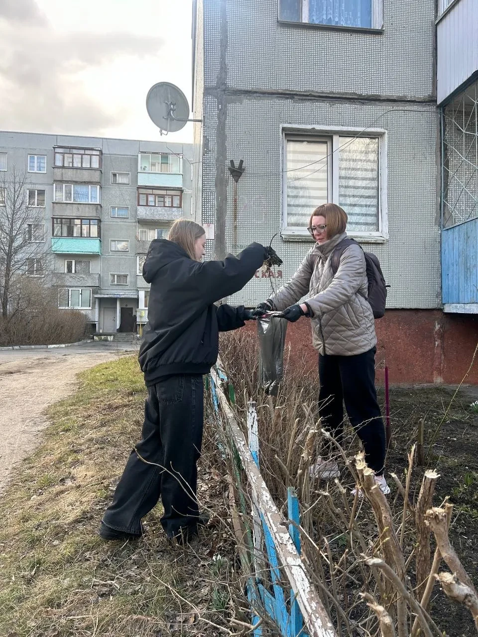 21 марта в преддверии городского субботника юнармейцы нашей школы во главе с Коник Анастасией Валент