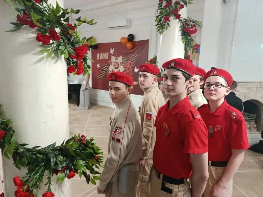 🕰 Бал «В шесть часов вечера после войны»   🎖 Наши юнармейцы под руководством Сергея Геннадьевича Кос