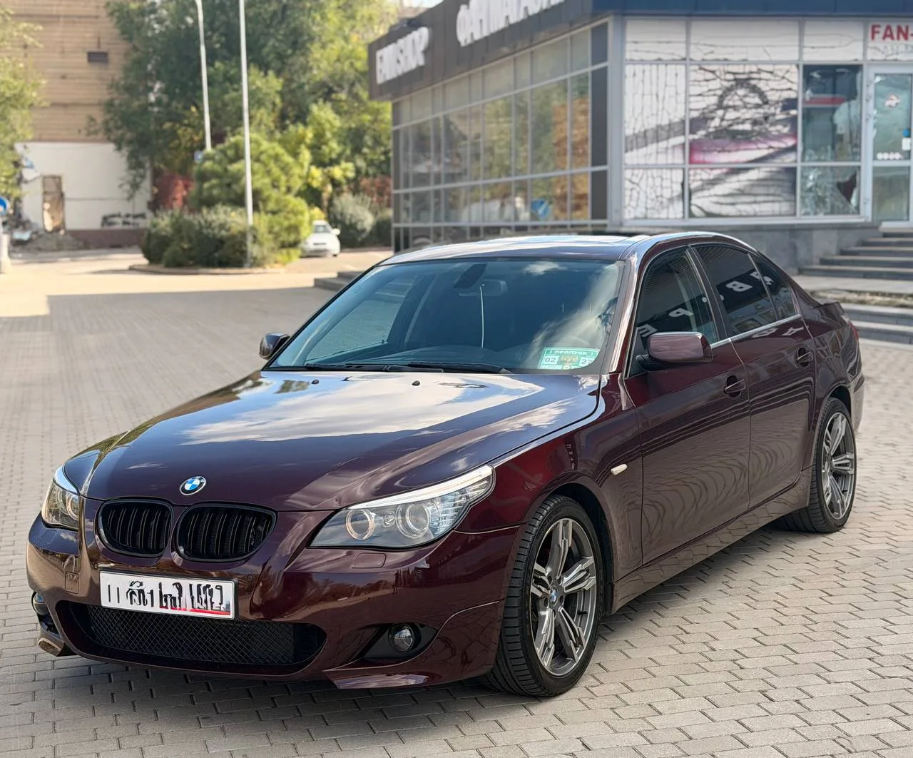 Продам Бмв е60 2009 год, рестайлинг.  мотор 3.0 бензин, 272 лс, машина обслужена от и д...