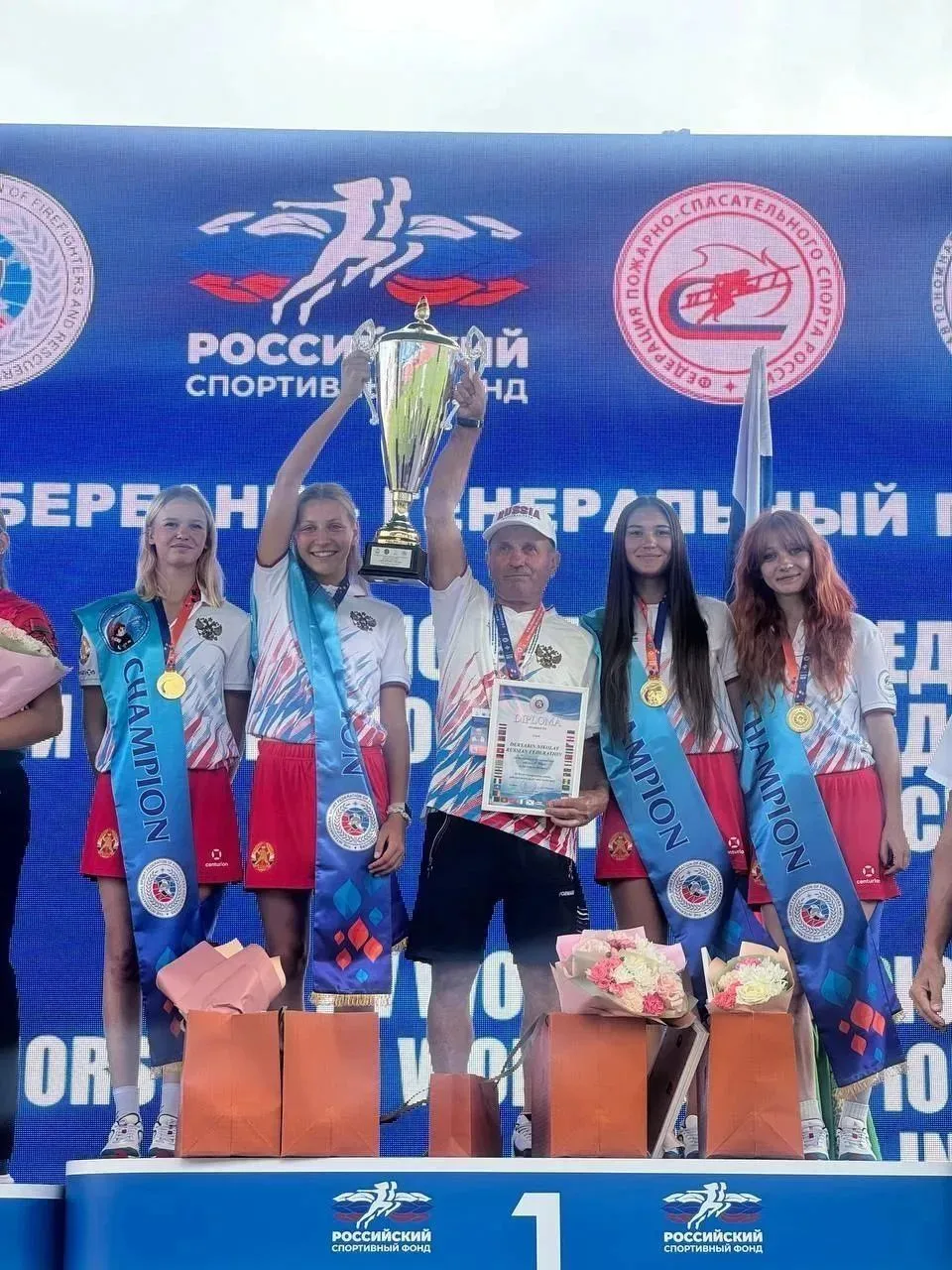 🌟 Пятничный дайджест: Топ‑5 самых ярких событий в школах и центрах нашего города! 🌟⁣