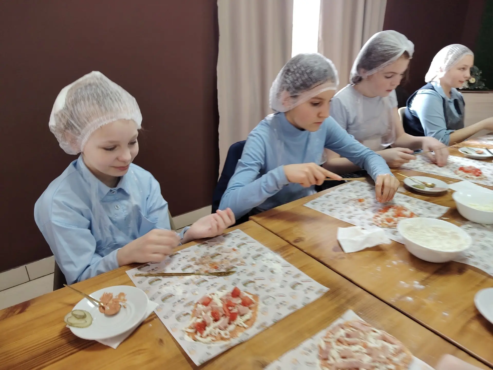 🍕 «ПИЦЦА-ПРАЗДНИК В «ШОКОЛАДЕ»: 7 «Б» НА ВЕСЕННИХ КАНИКУЛАХ!» 🍫✨  📍На весенних каникулах 7 «Б» класс
