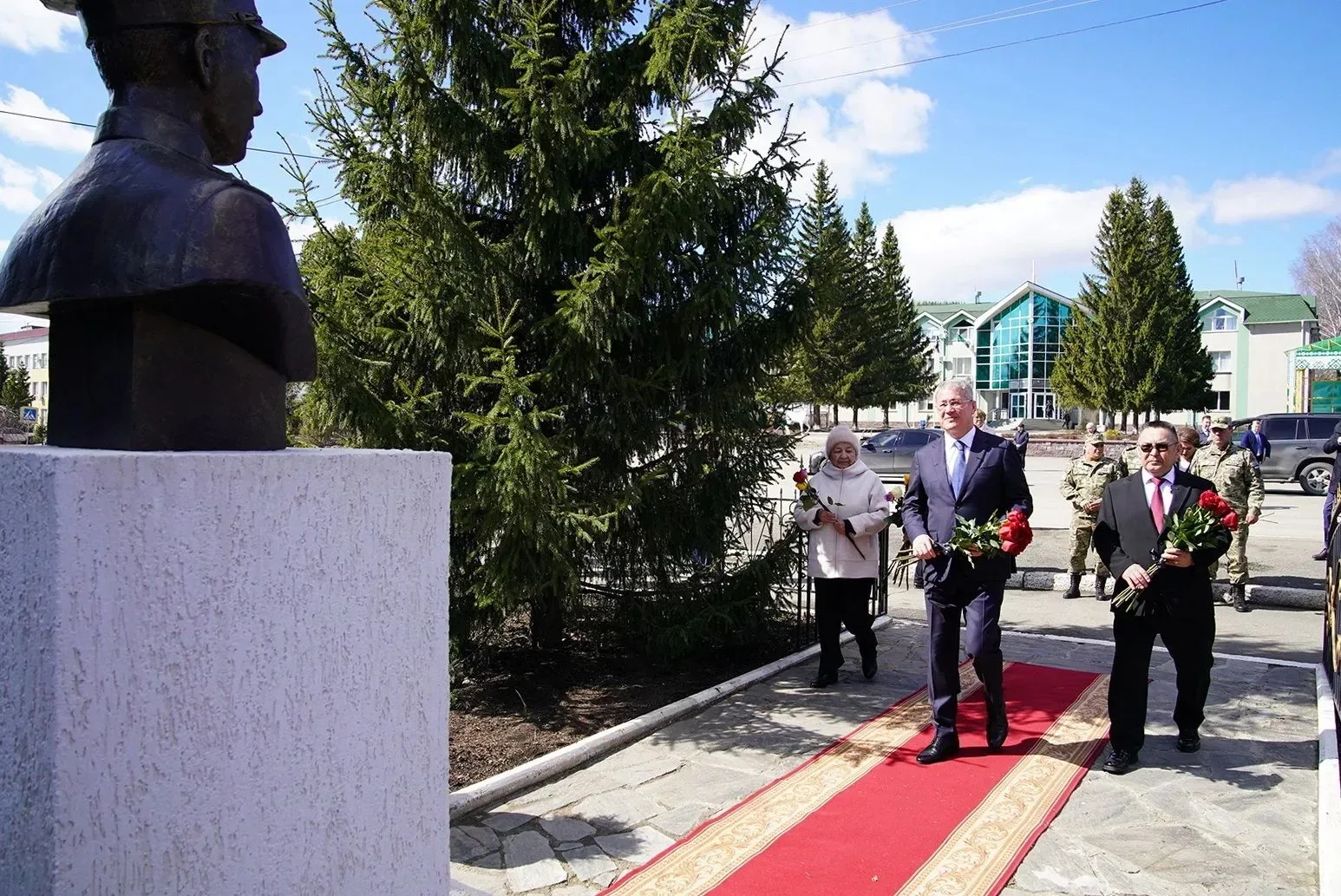 С главами муниципалитетов республики начинаем работу в новом формате – будем проводить кустовые сове