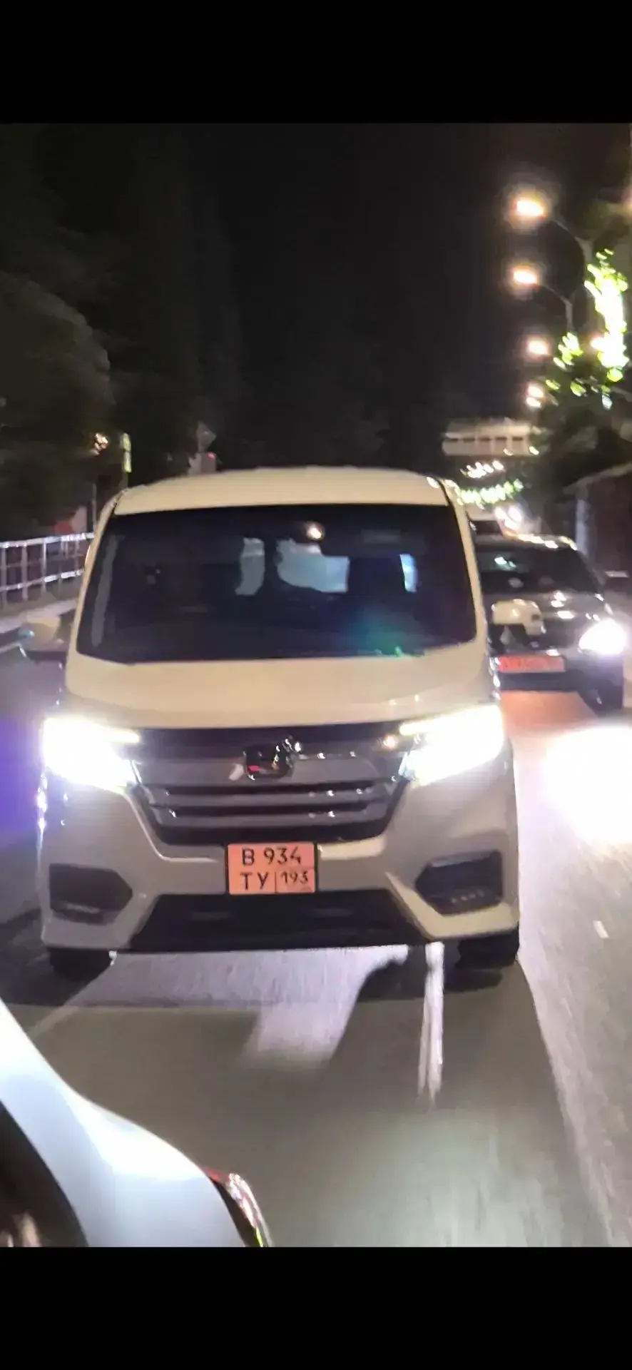 По адлерской прямой лихач чуть не устроил массовое ДТП .