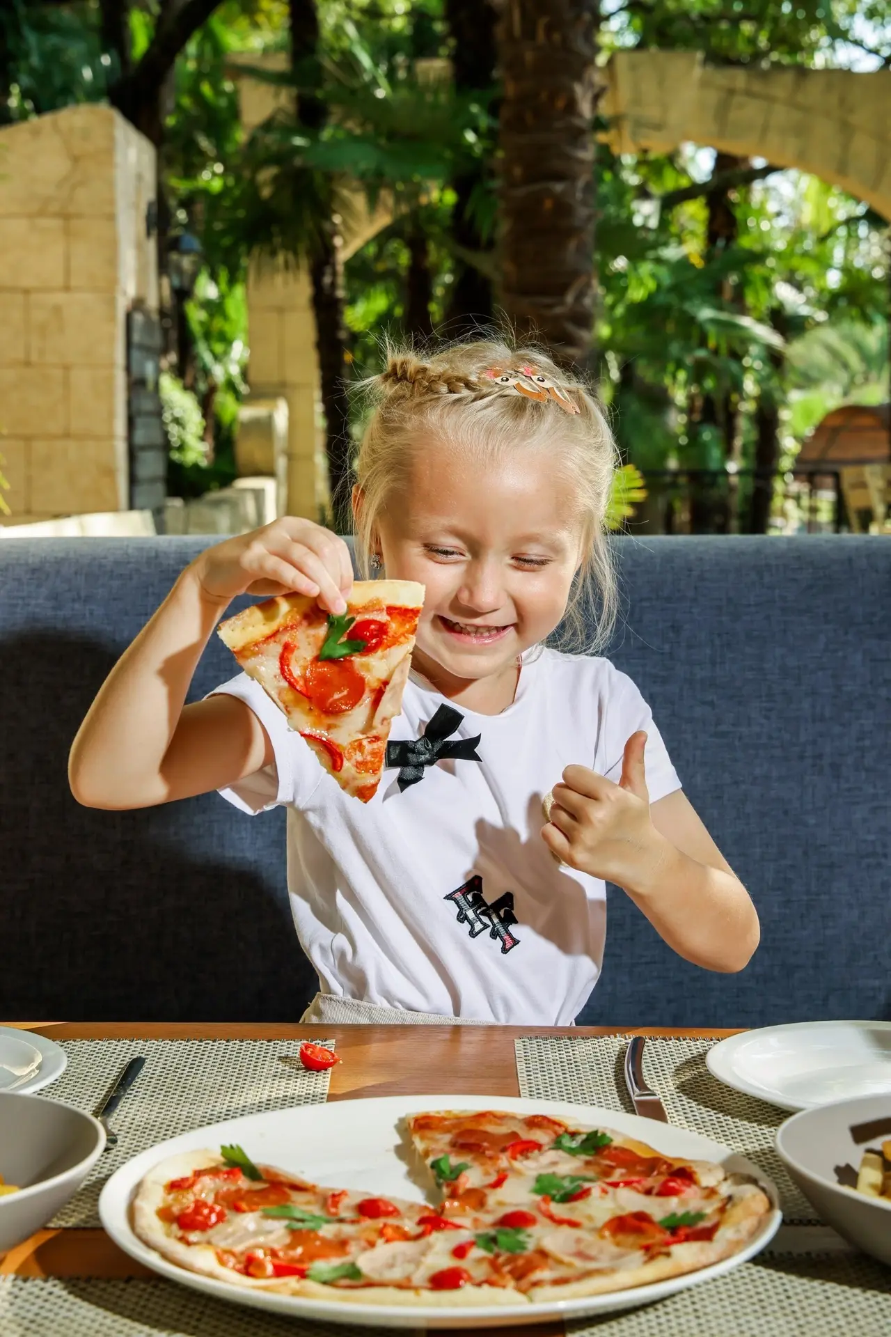 🍕 Добро пожаловать в уютную пиццерию — идеальное место для семейного отдыха!