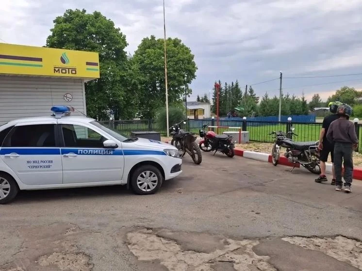 В Марий Эл задержали сразу троих подростков, которые катались на мотоциклах и питбайках без водитель